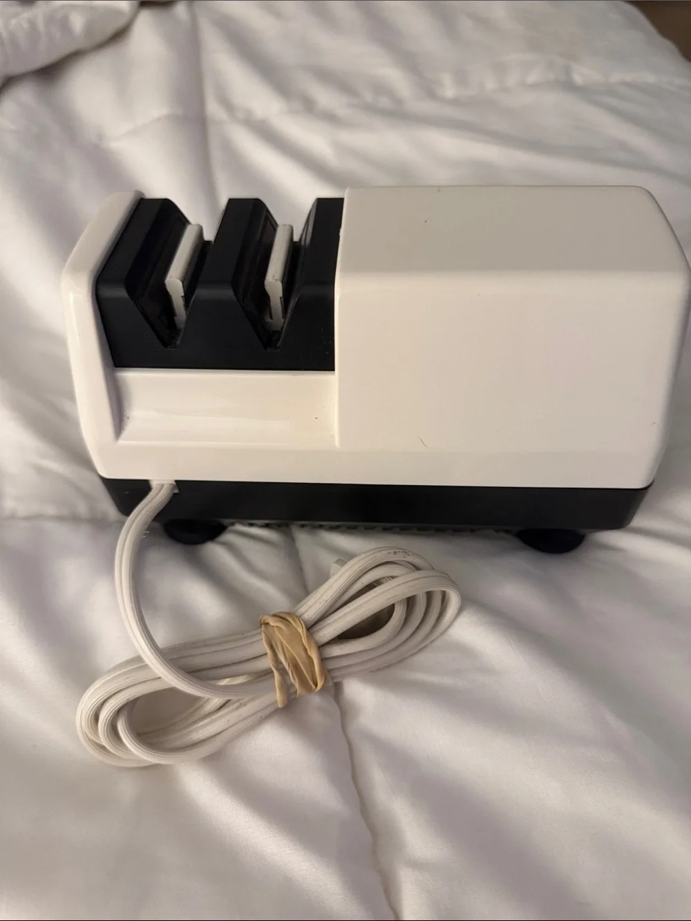 Chef'sChoice 300 Electric Knife Sharpener - White & Black
